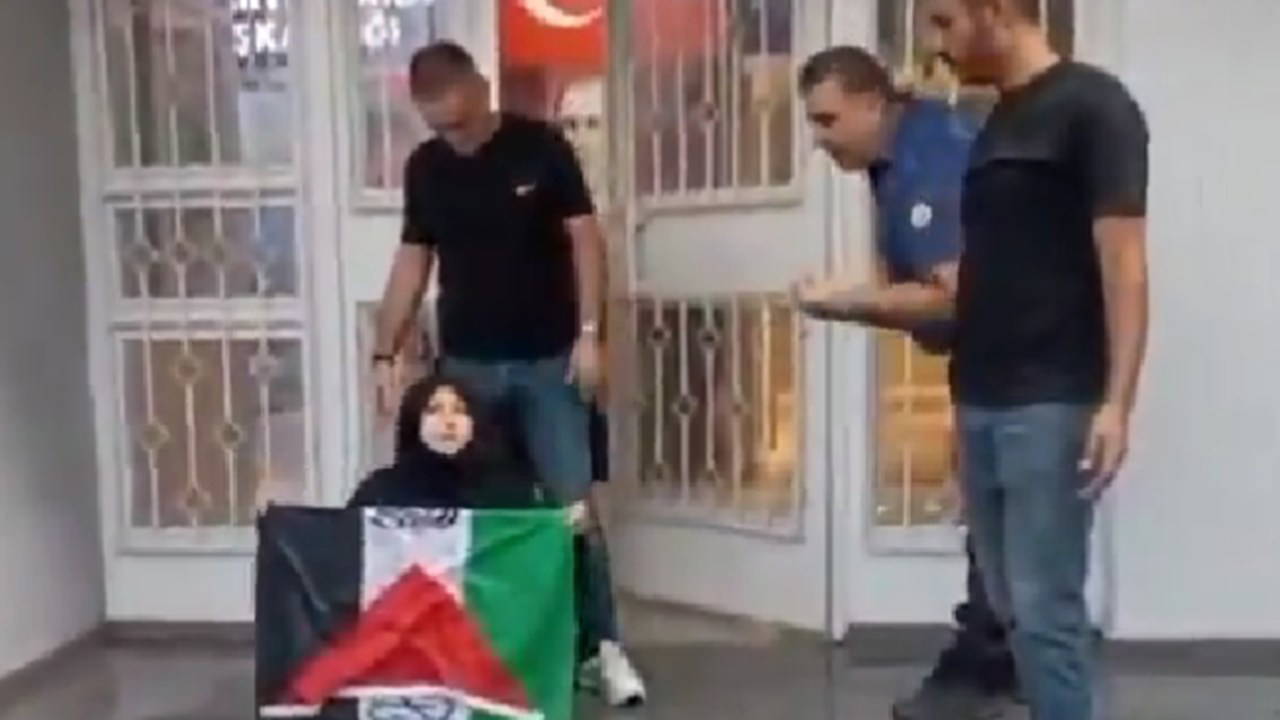 akp onunde gazze eylemine sert mudahale polisler gorevden uzaklastirildi zcABaG6T