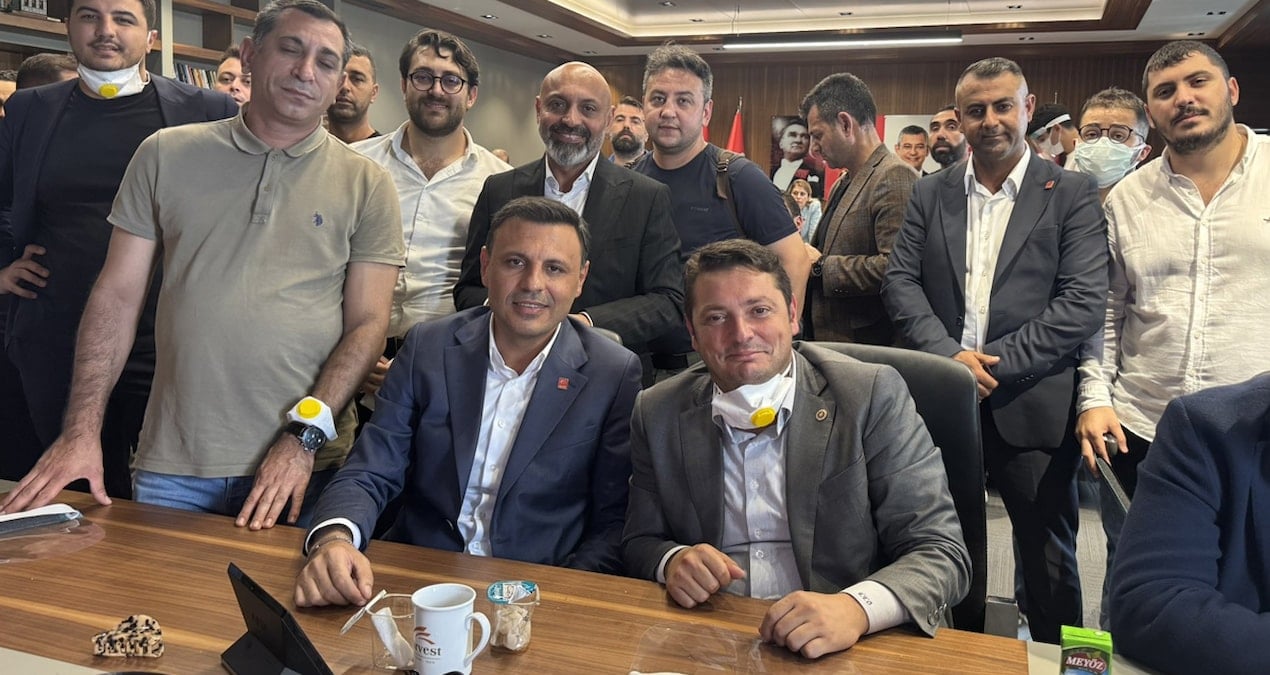 barikatin arkasinda gursel tekinin girmeye calistigi odadan ilk fotograf UTRCSDjv