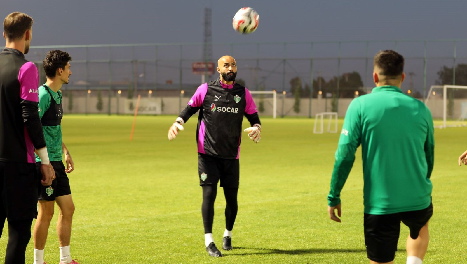 bir donemsampiyonlar ligindeydi simdi igdirda oynuyor buradaki insanlar cok sicak FMvFUEFA
