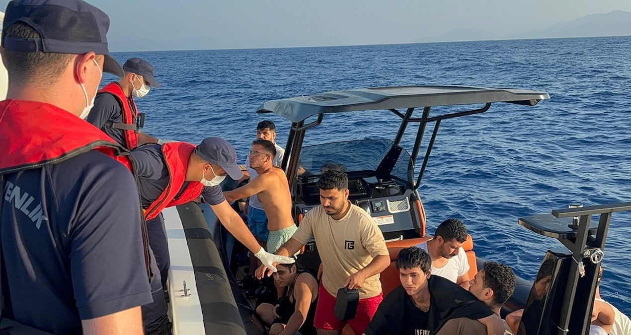 mugla aciklarinda 17 duzensiz gocmen kurtarildi fbzM9O6M