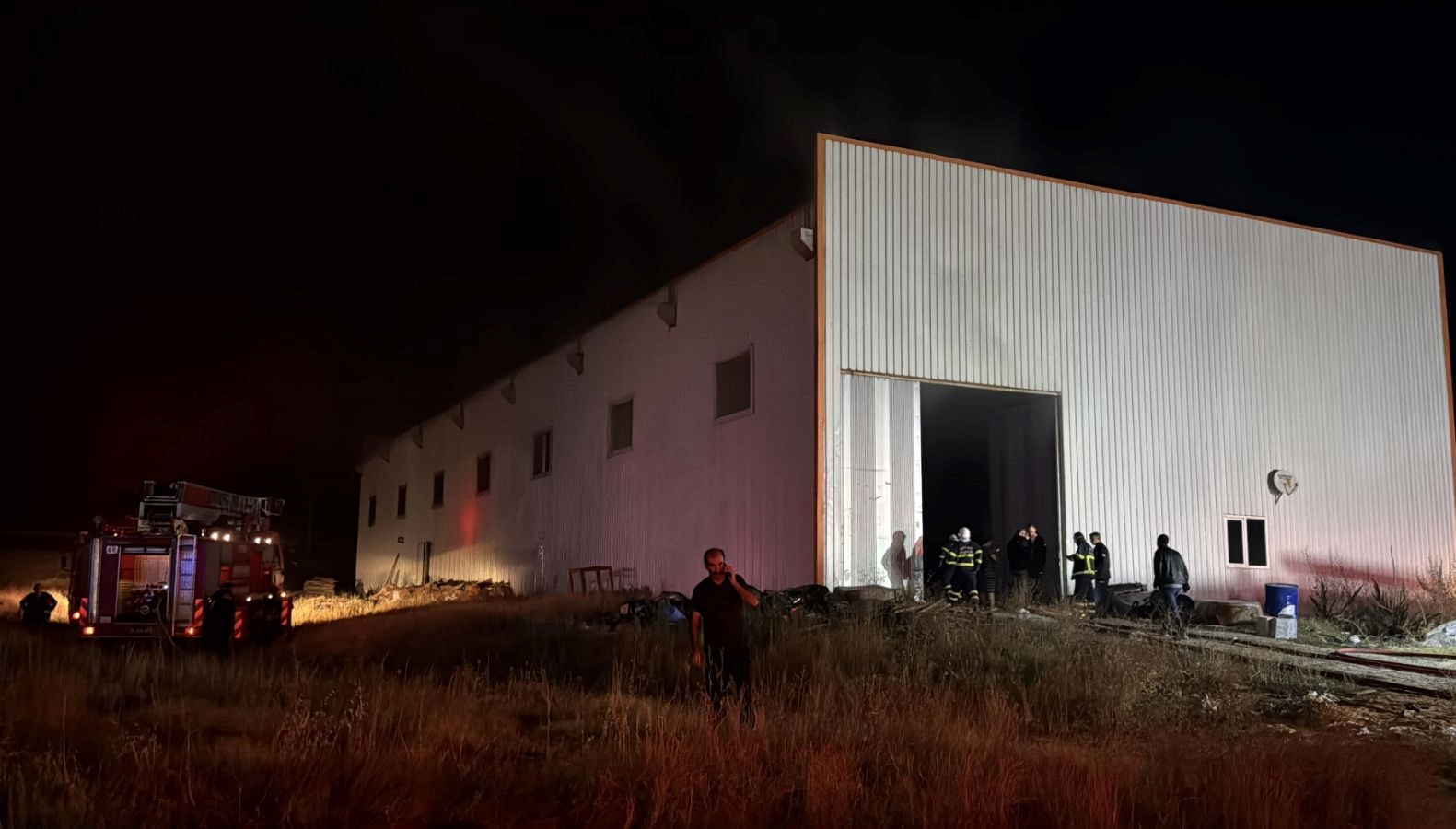 sivasta ahsap uretim fabrikasinda yangin zyKWaOgr