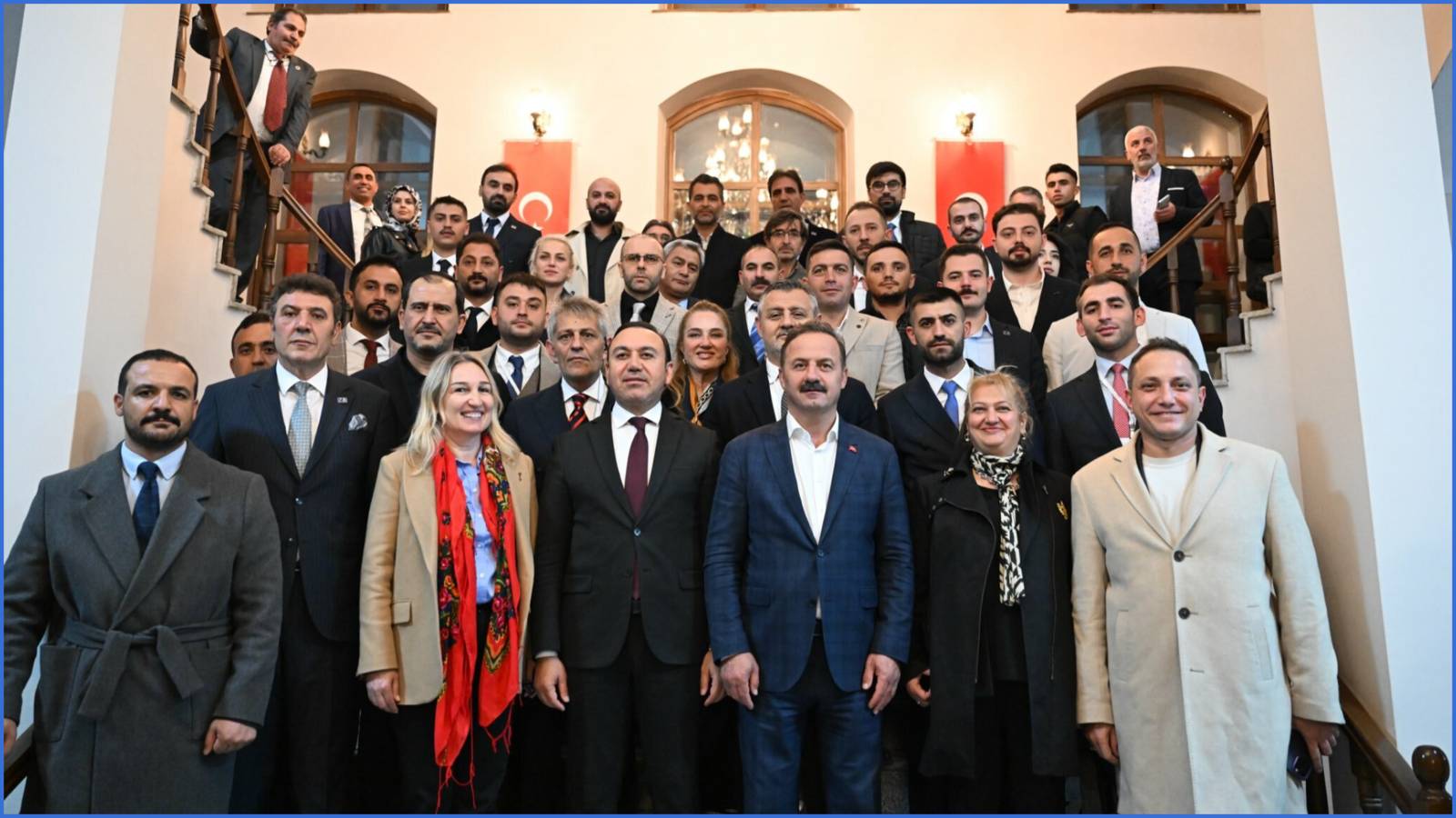 anahtar parti genel baskani agiralioglundan bahceliye bir kurucu onder var o da mustafa kemal ataturk R2HLP8Q2.png