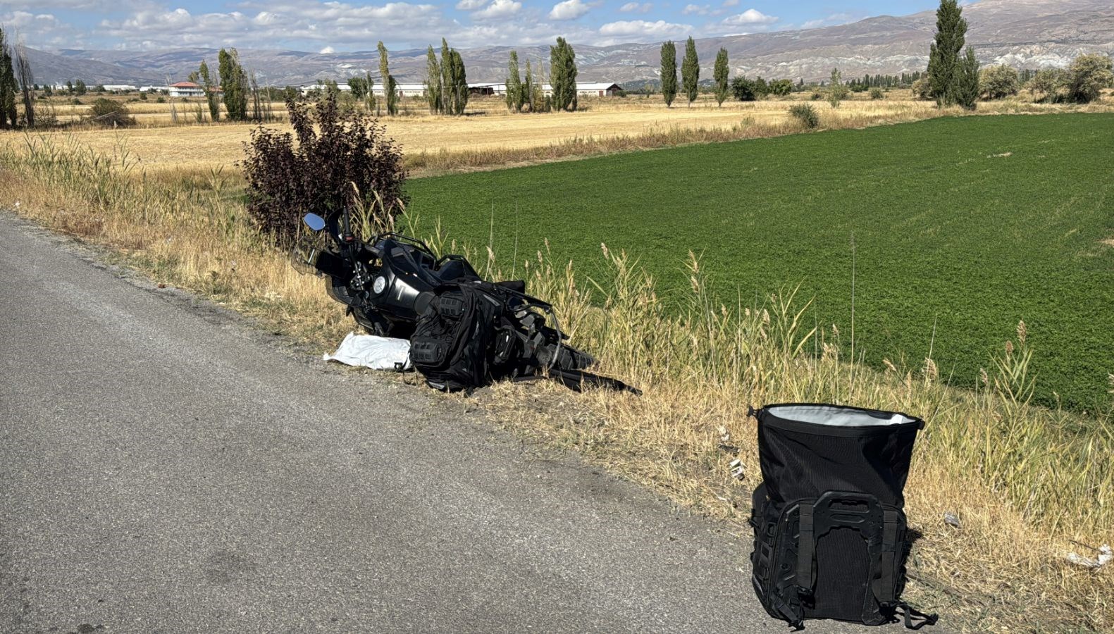 erzincanda bariyere carpan motosikletteki surucu oldu dqkTPhWb