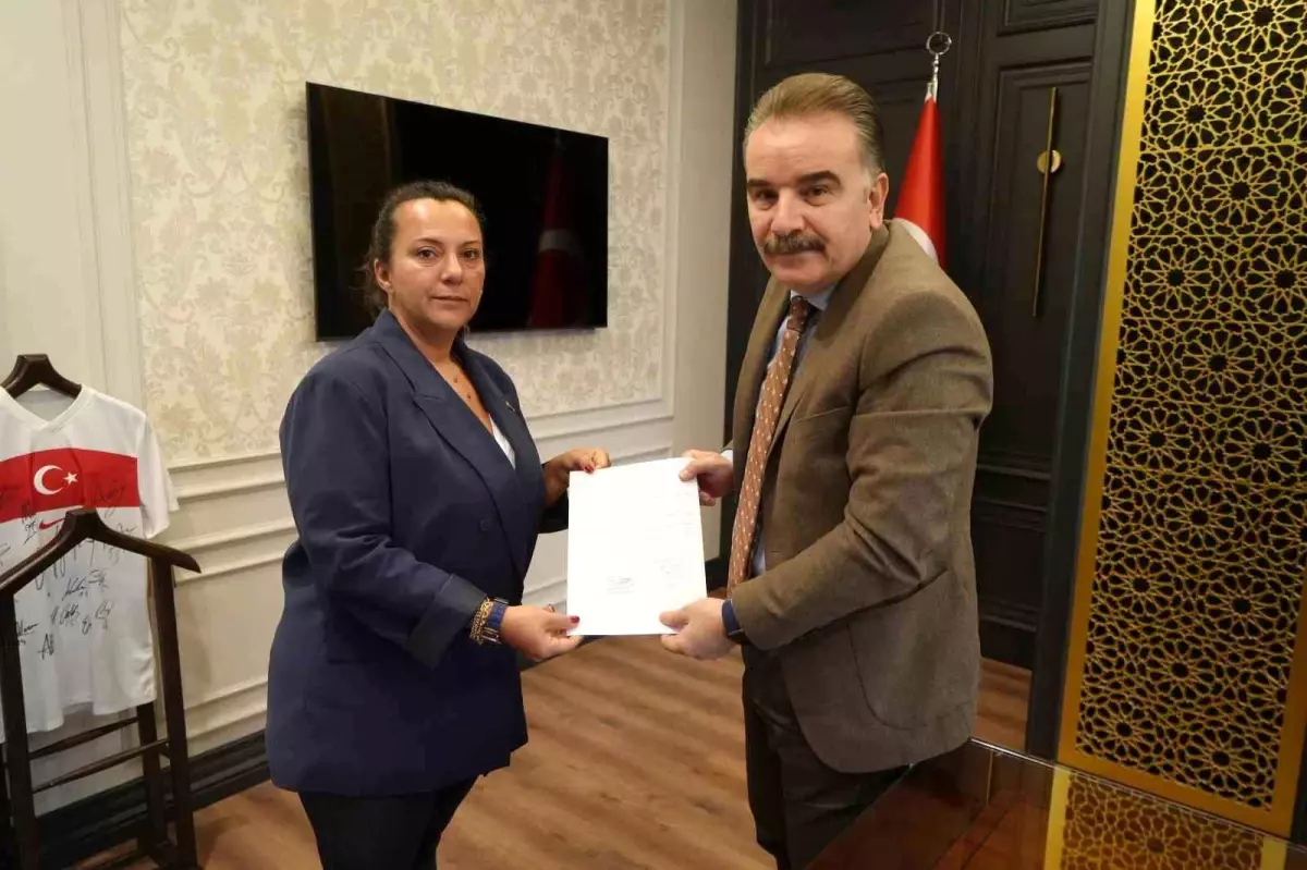 ida sardan gazze icin gonullu yardim teklifi BNxOSPaF.jpg