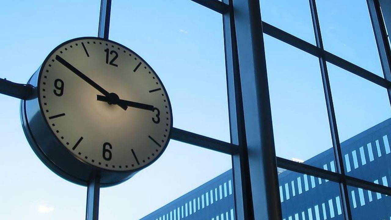 kis saati uygulamasi ne zaman baslayacak turkiyede saatler 1 saat geri alinacak mi e9AXn4HC.jpg