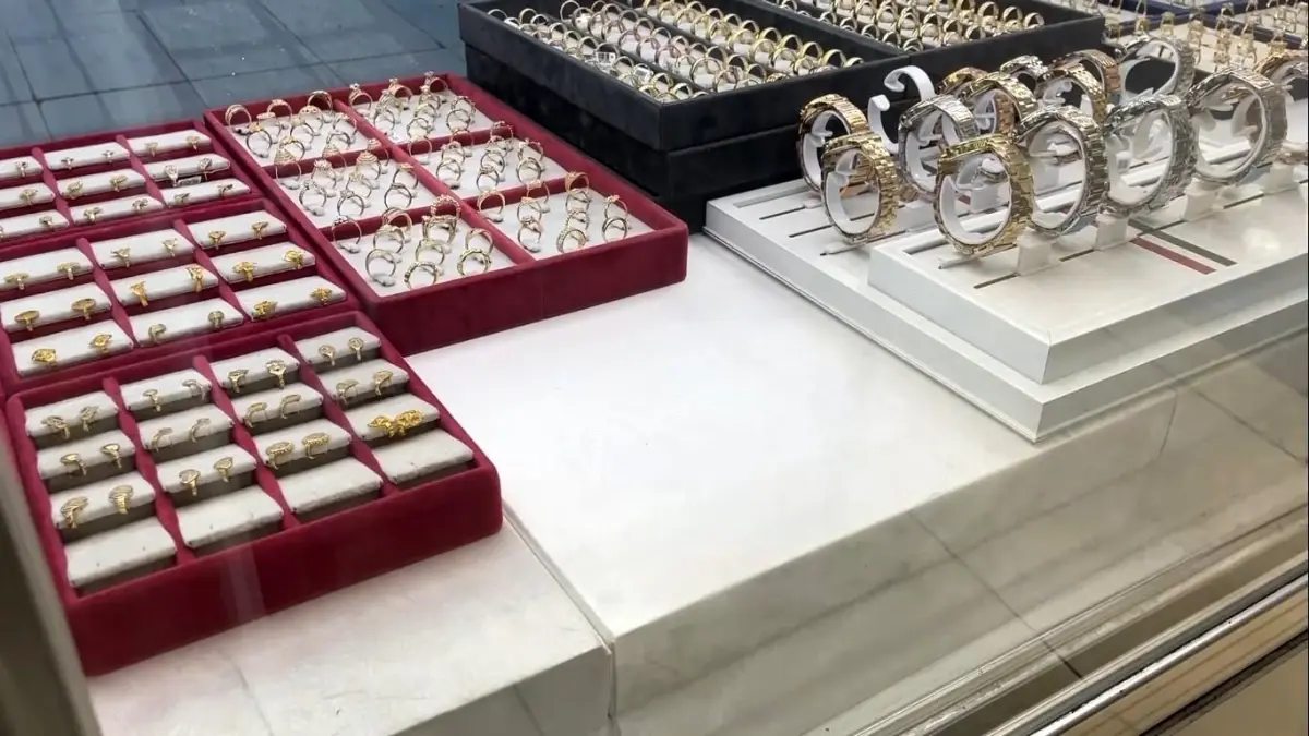 konyada kuyumcu hirsizligi 12 milyon lira degerinde yuzuk calindi txWSrvyO.jpg