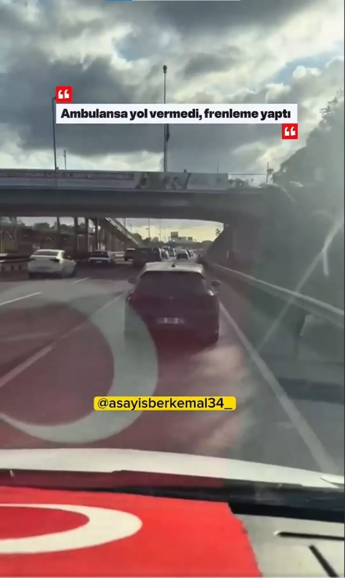 smbulansa israrla yol vermedi 7ClepMuO.jpg