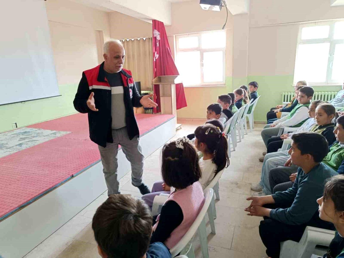 Adilcevaz’da Öğrencilere Gıda Güvenliği ve Hijyen Eğitimi Verildi