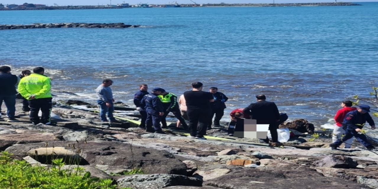 Rize Kıyısında Kayalıklar Arasında Erkek Cesedi Bulundu
